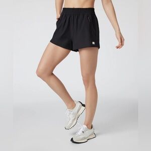 Vuori Lululemon Alo Yoga Women’s Dash Run Active Athletic Shorts Camo Small